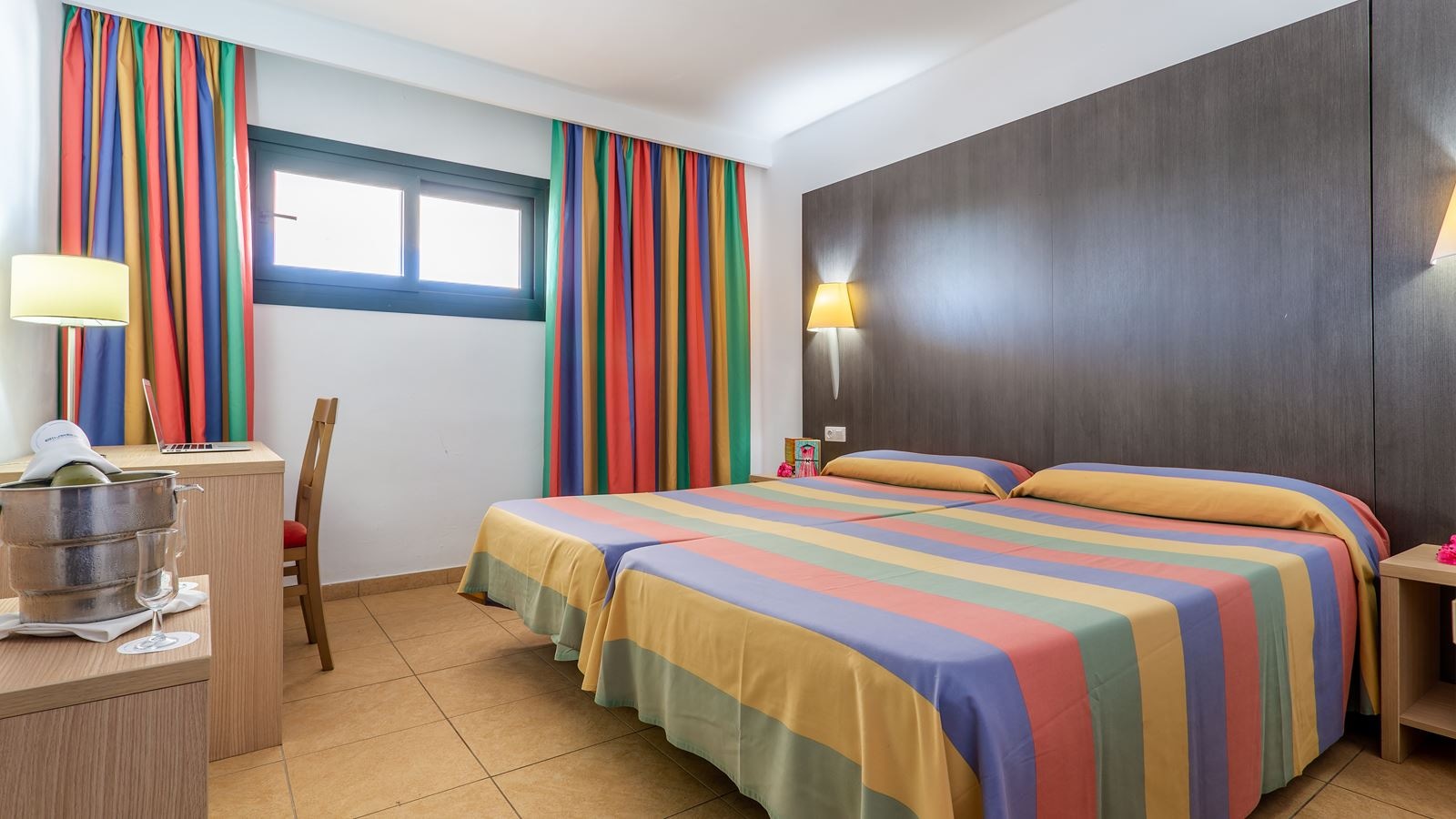 rooms-apartment-1-bedroom-balcony-or-terrace