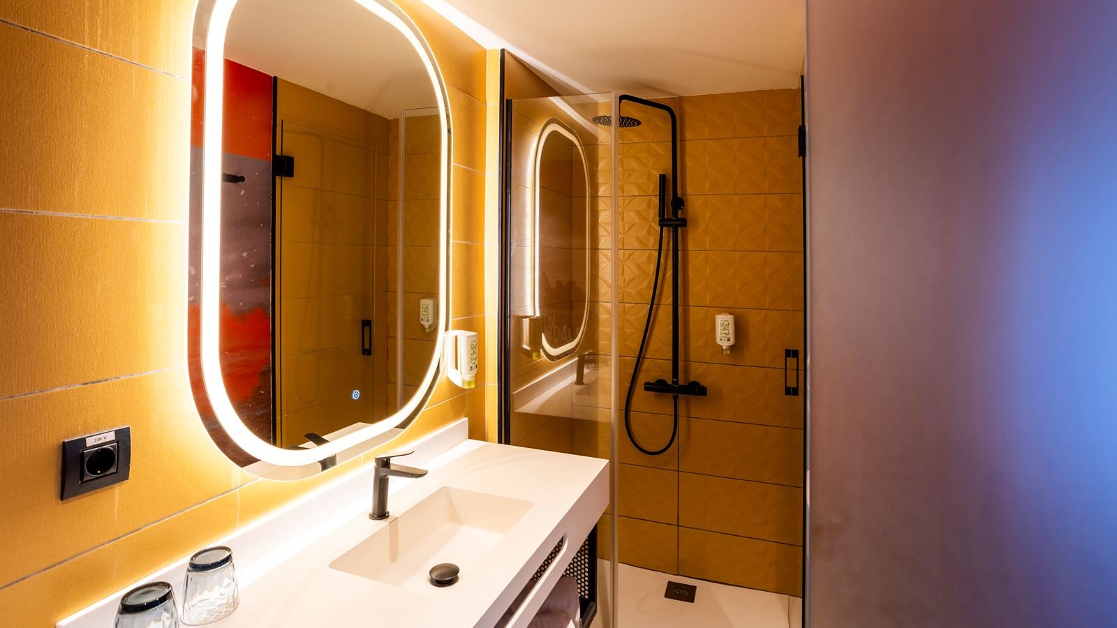 rooms-the-flow-double-for-single-use