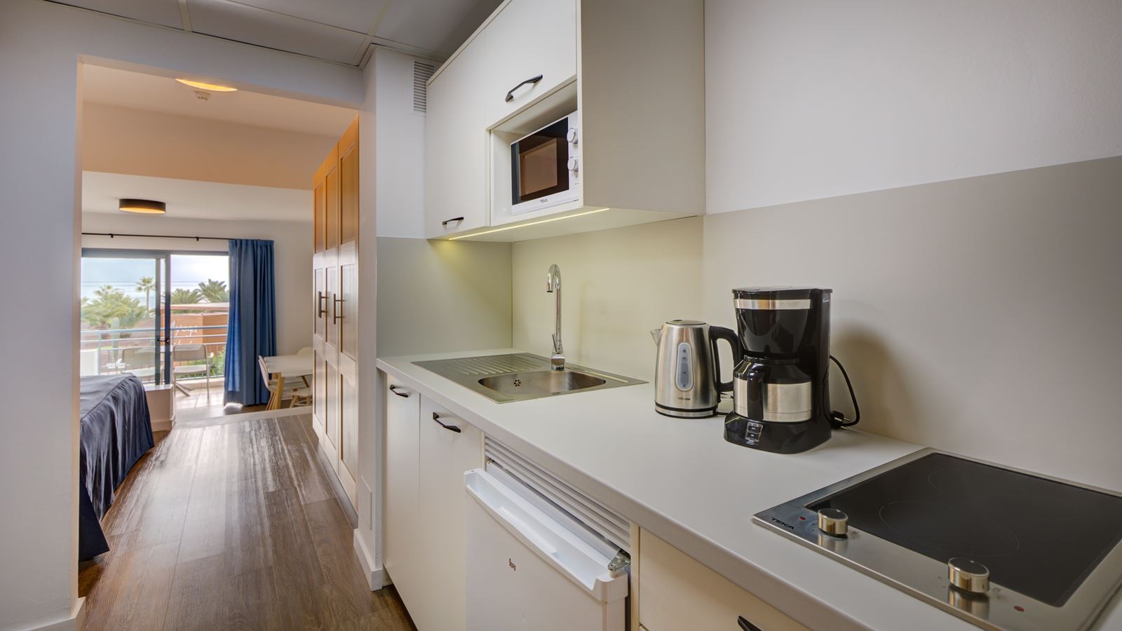 rooms-studio-garden-view