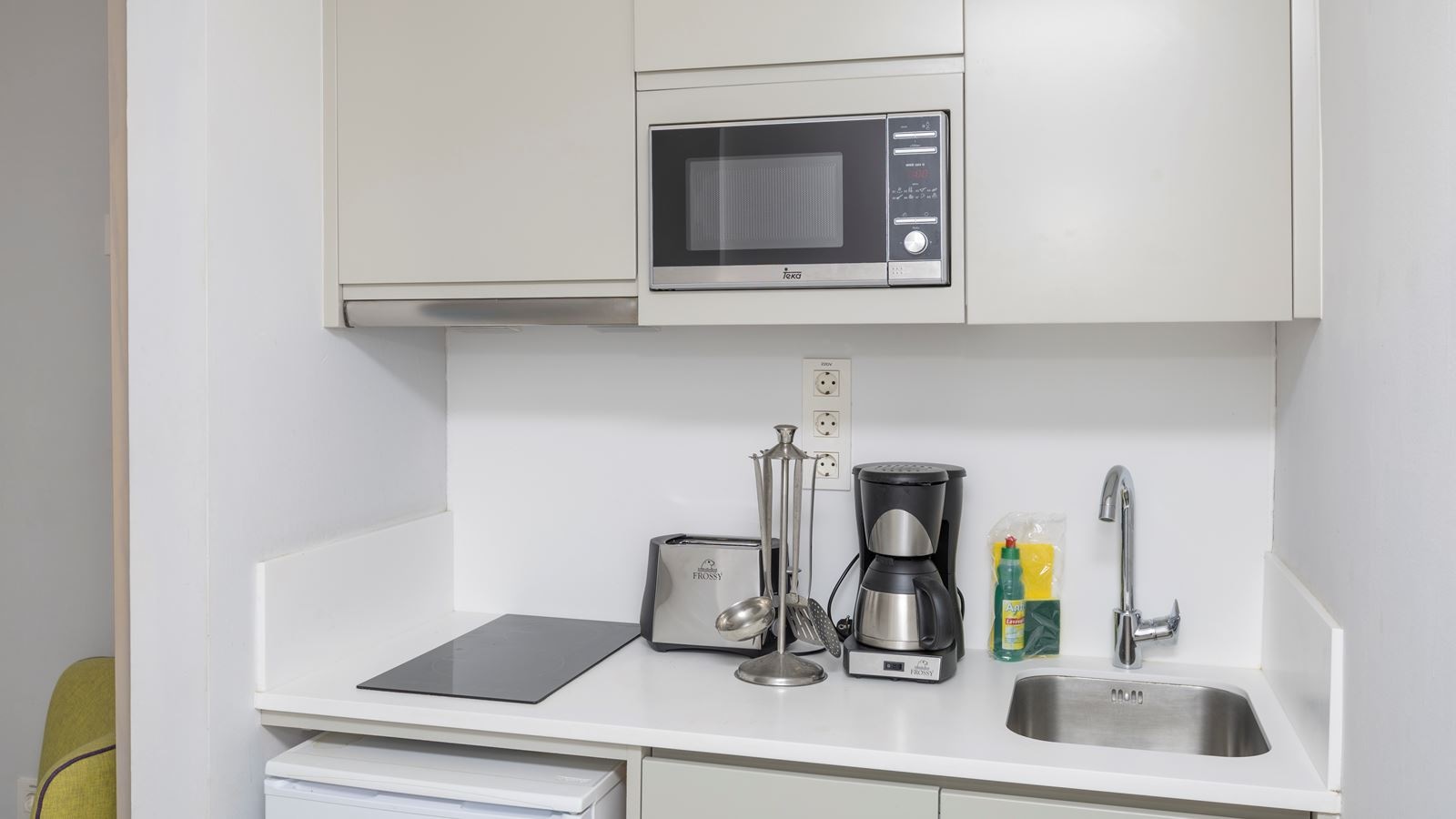 rooms-standard-studio-with-balcony-str