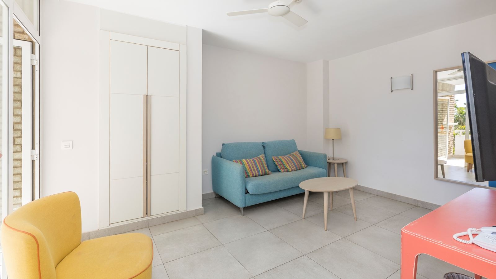 rooms-standard-1-bedroom-apartment-with-balcony-apr