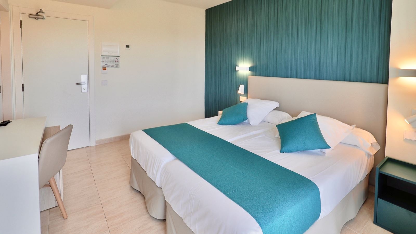 rooms-db--double-room-balcony-or-terrace