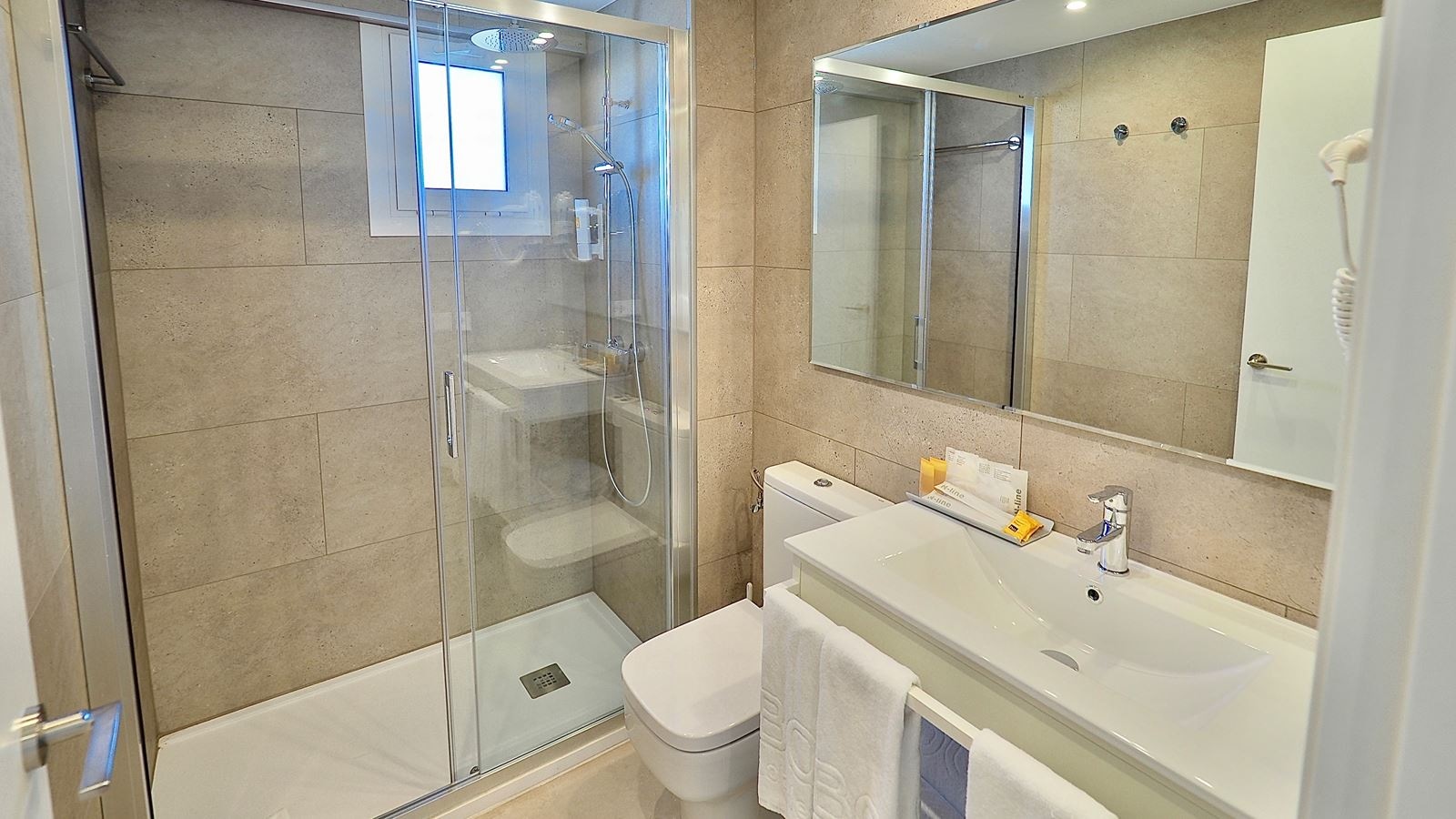 rooms-db--double-room-balcony-or-terrace