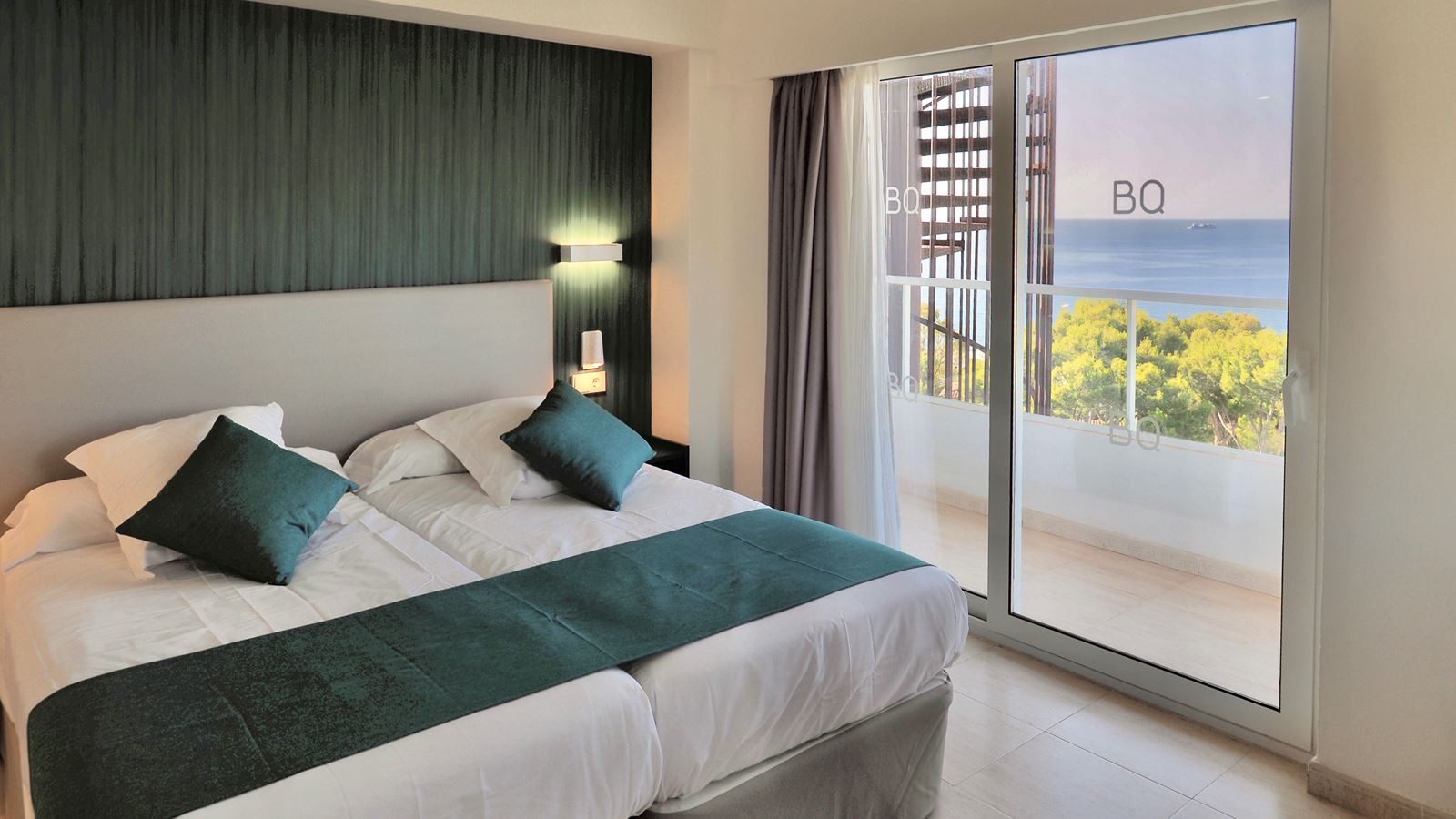 rooms-dh--double-room-sea-view-high-floor-balcony-or-terrace