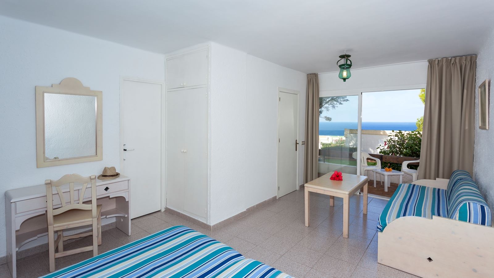 rooms-bf--family-bungalow-balcony-or-terrace