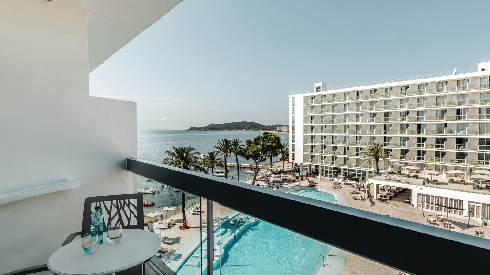 rooms-vl-life-room-side-sea-view-with-balcony