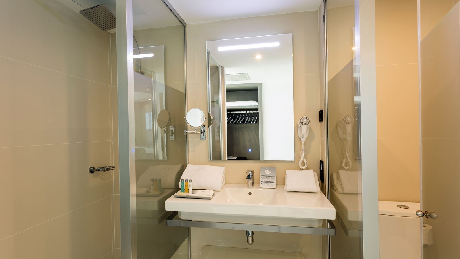 rooms-dj-joy-double-room-with-balcony