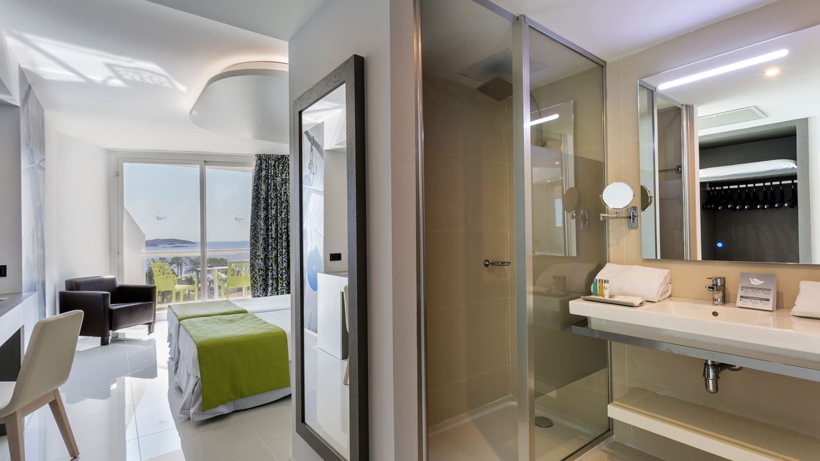 rooms-vj-joy-room-side-sea-view-with-balcony