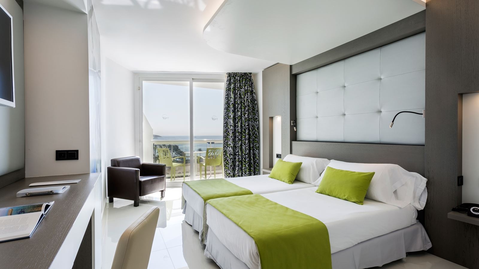 rooms-vj-joy-room-side-sea-view-with-balcony