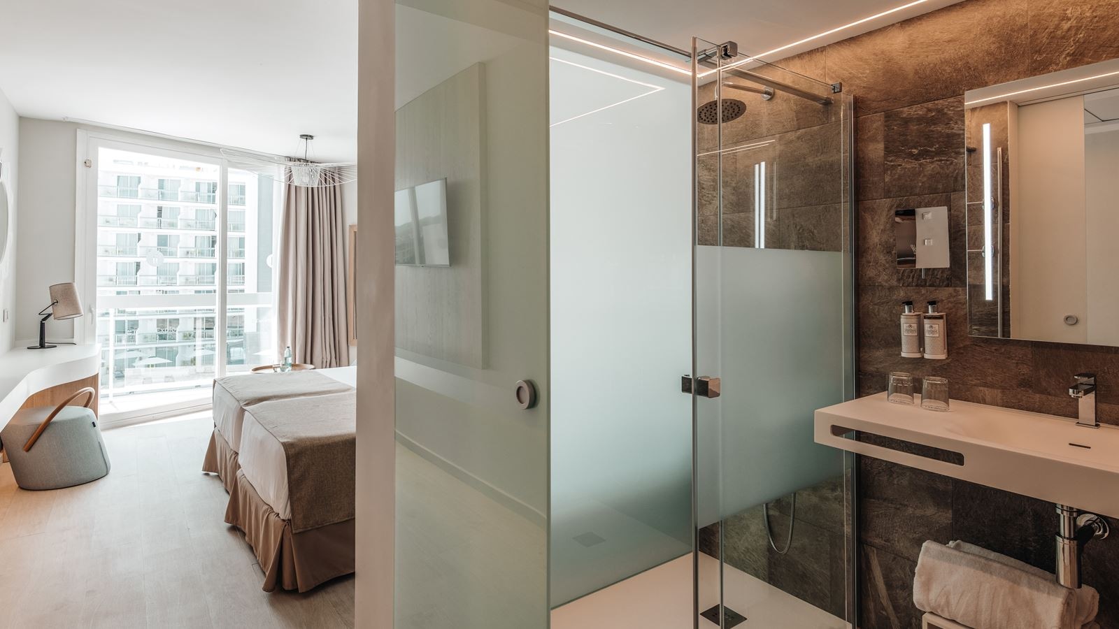 rooms-dl-life-double-room-with-balcony