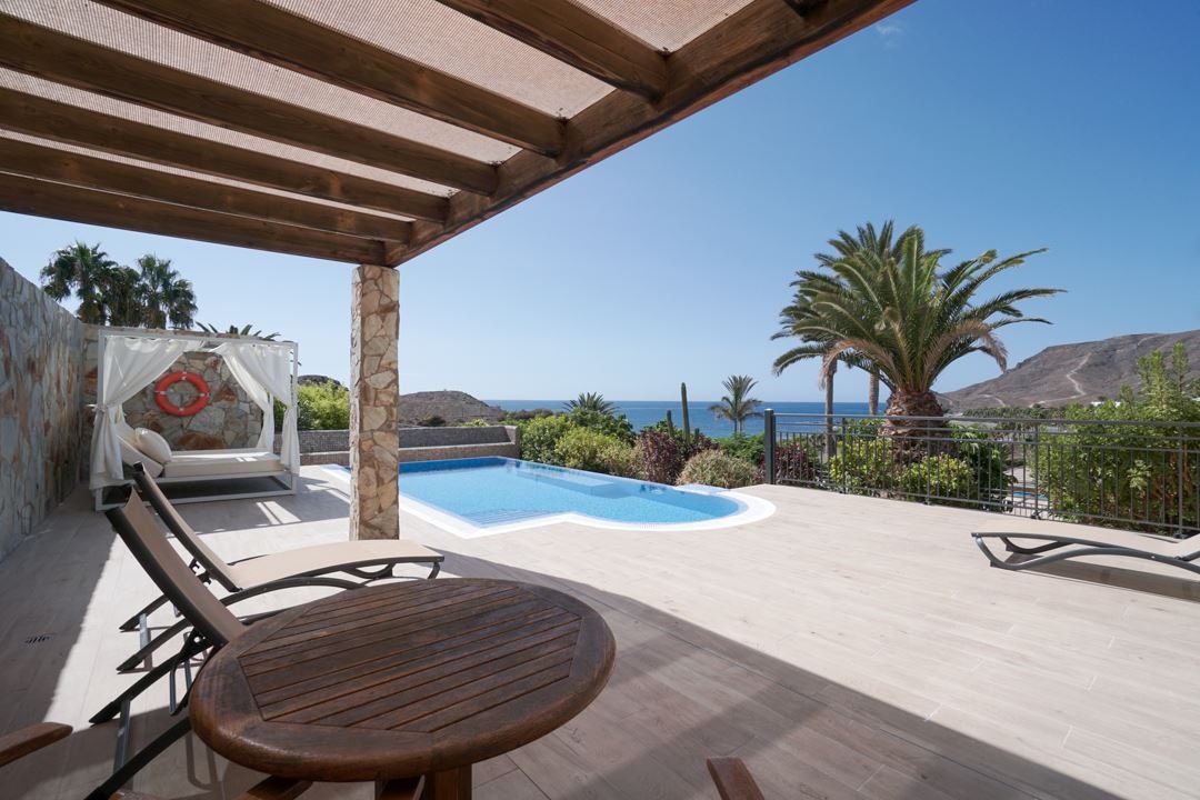 rooms-suite-with-private-pool