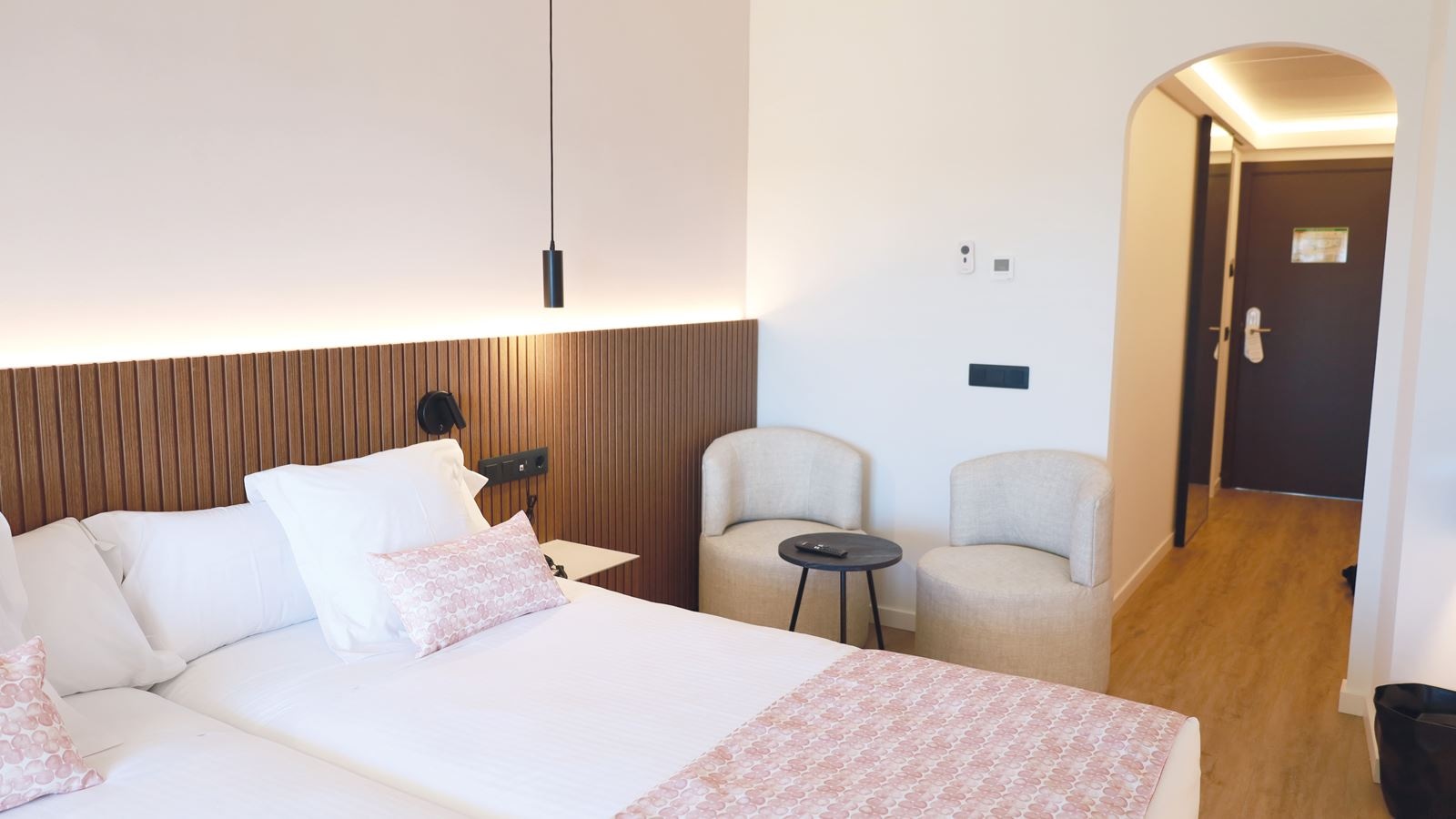 rooms-twin-standard-balcony-or-terrace