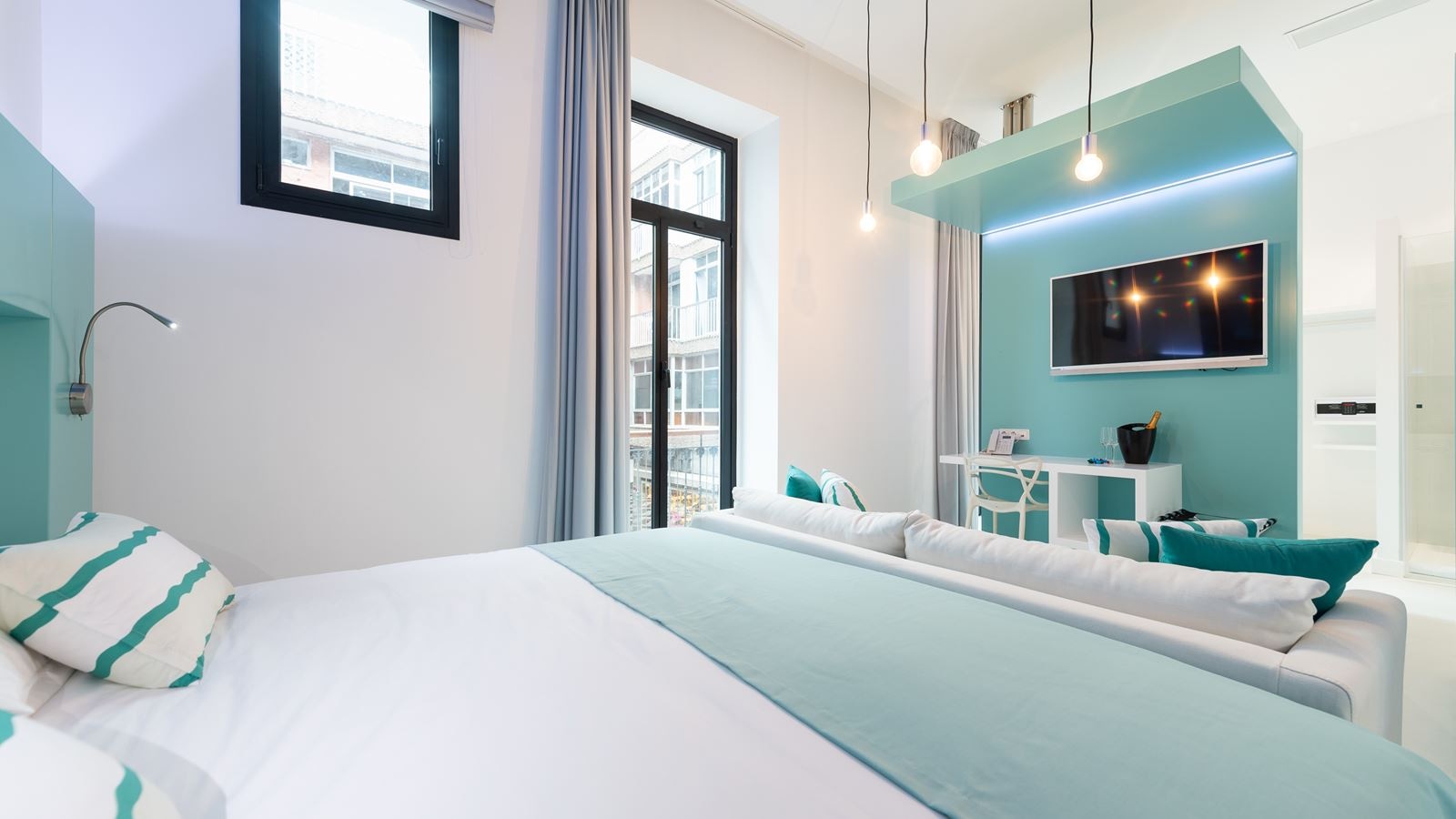 rooms-suite-balcony--sub