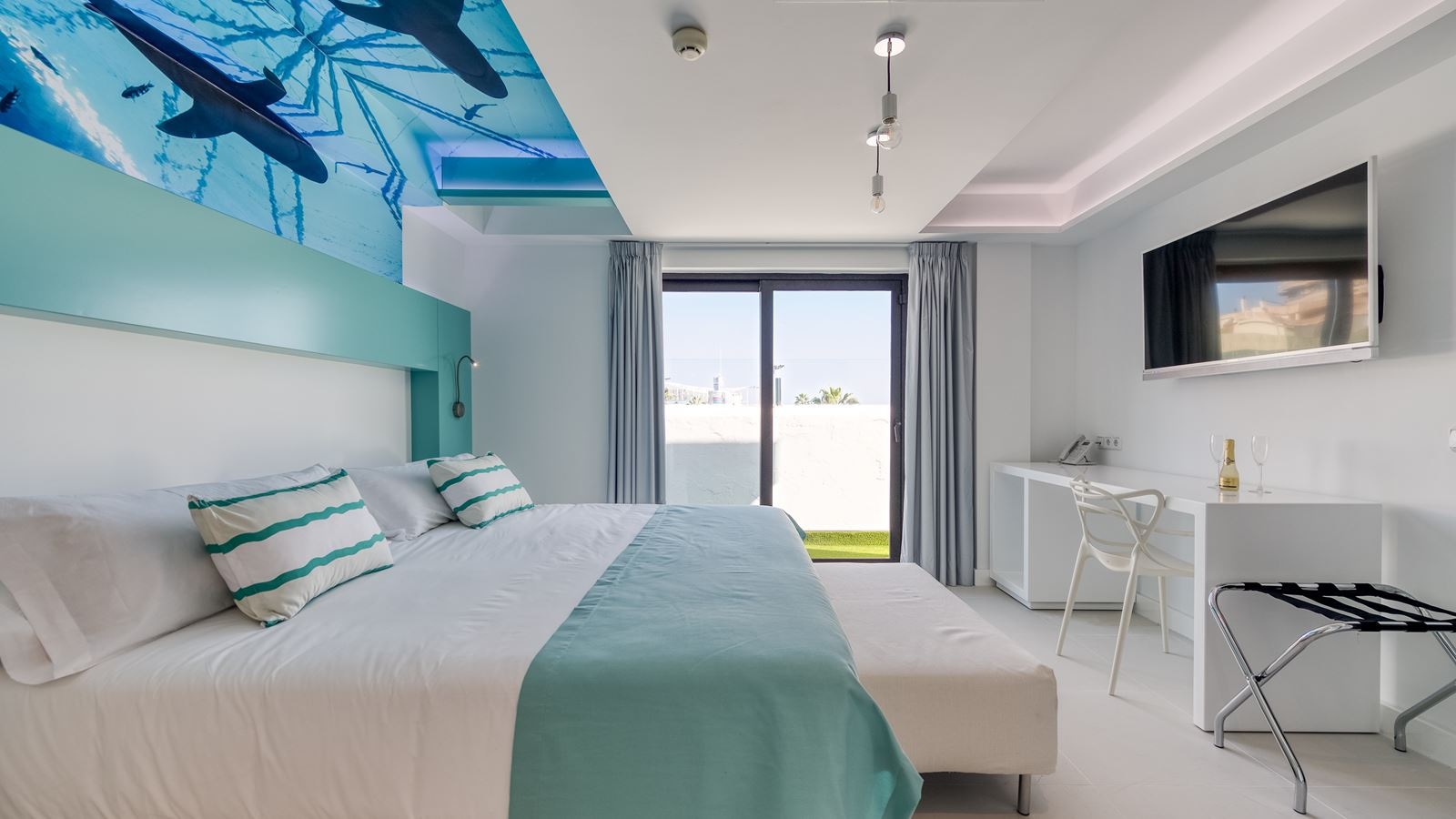 rooms-suite-deluxe-emblem-with-terrace--sud