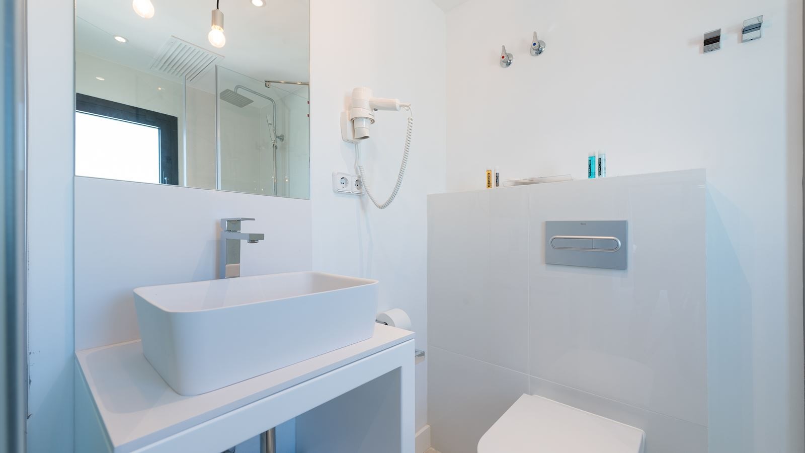 rooms-suite-terrace-emblem--sut