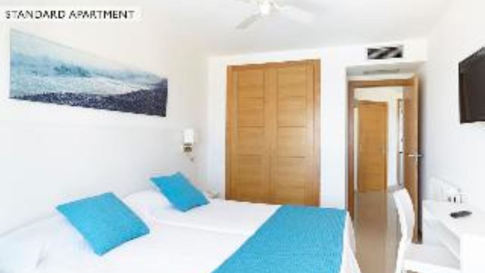 rooms-studio-with-bath-and-balcony