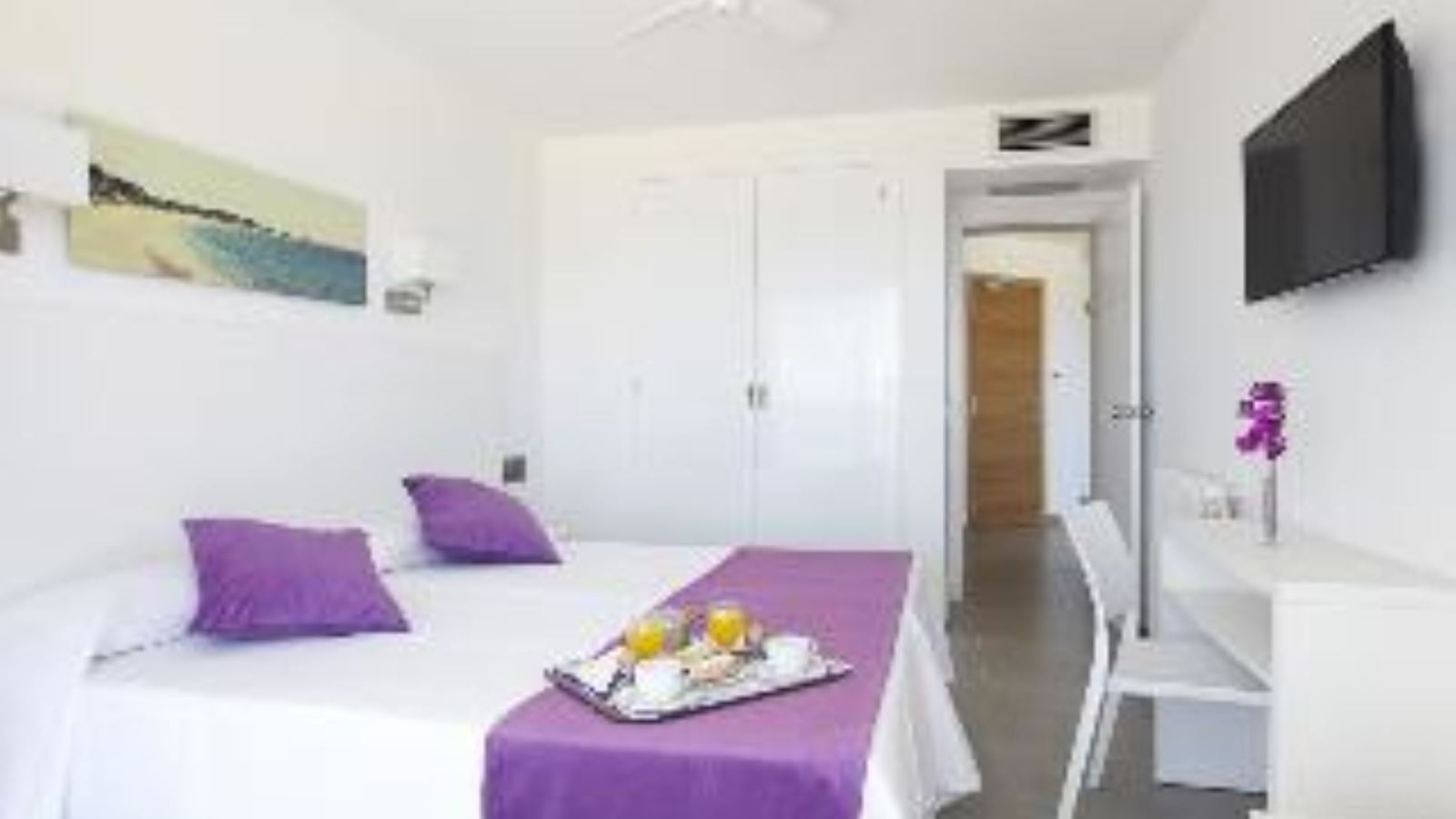 rooms-apartment-1-bedroom-balcony