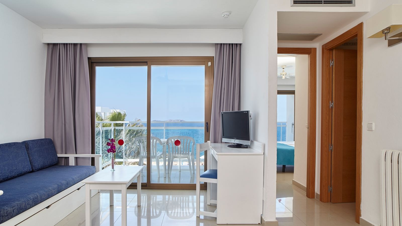 rooms-apartment-1-bedroom-balcony