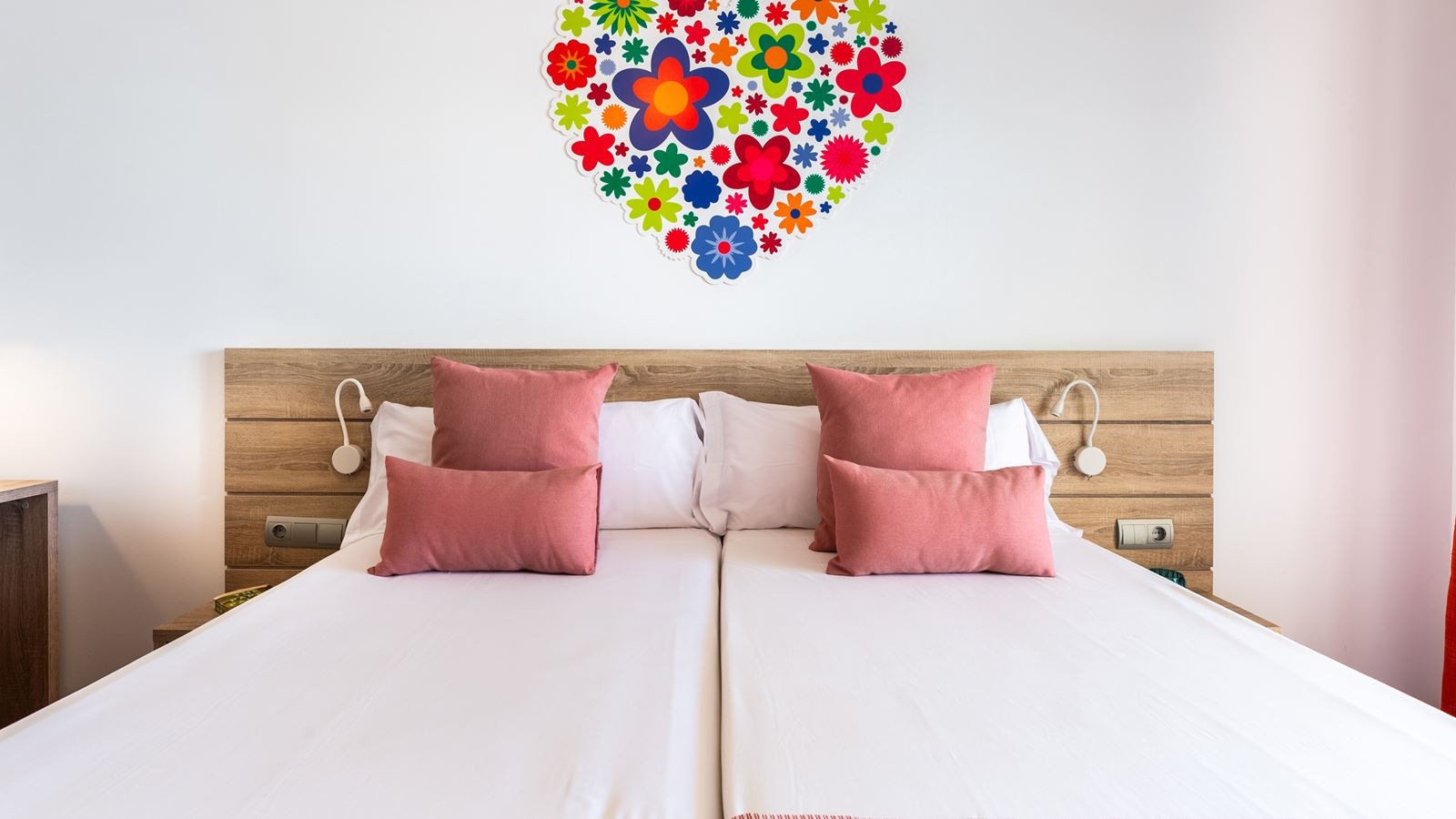 rooms-twin-room-balcony-or-terrace