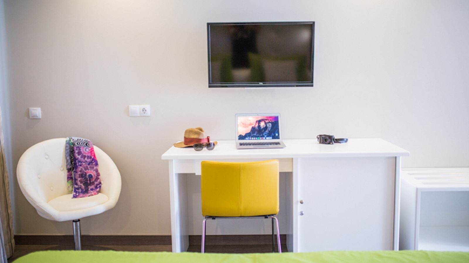 rooms-superior-pool-view