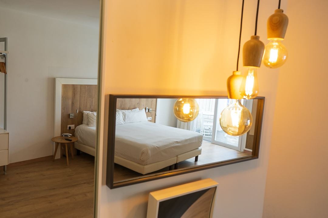 rooms-marina-chic-room