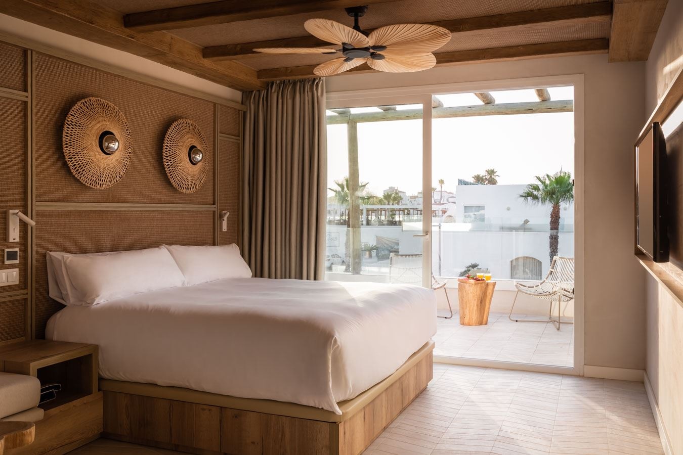 rooms-pool-view-room