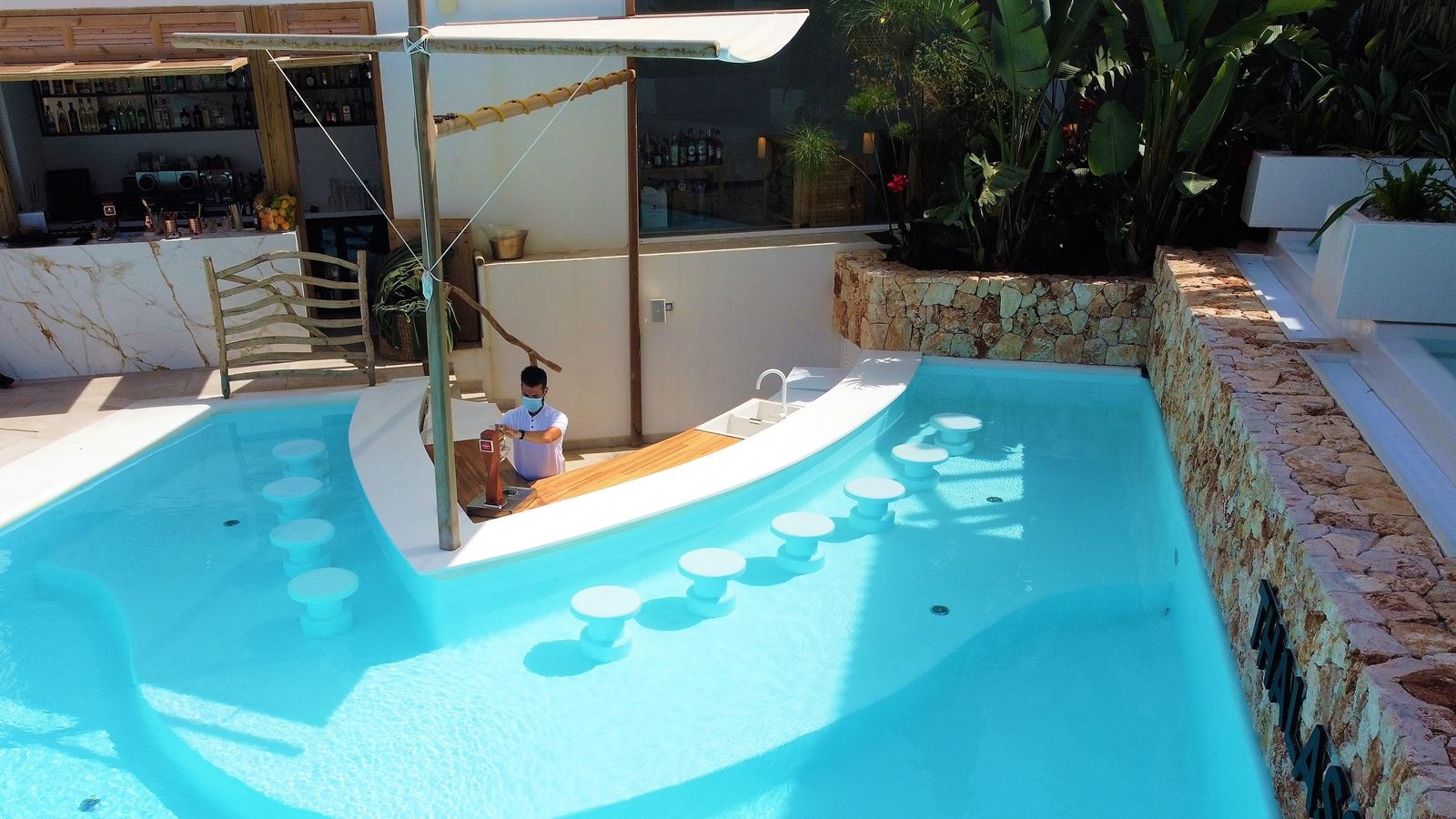 bars-thalasso-bar--swim-up-bar