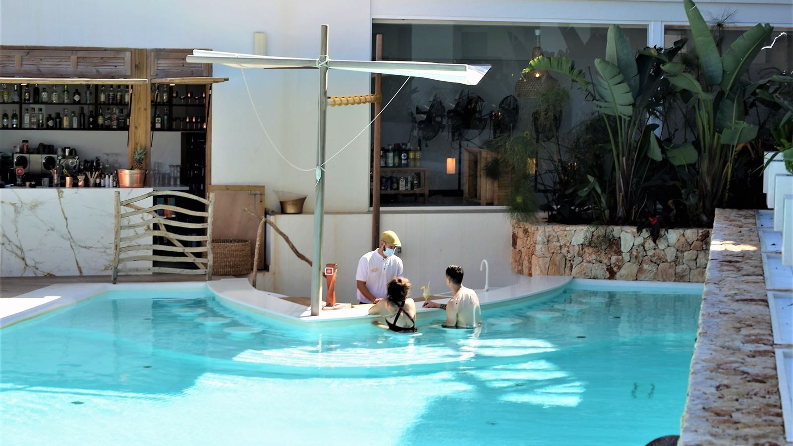 bars-thalasso-bar--swim-up-bar