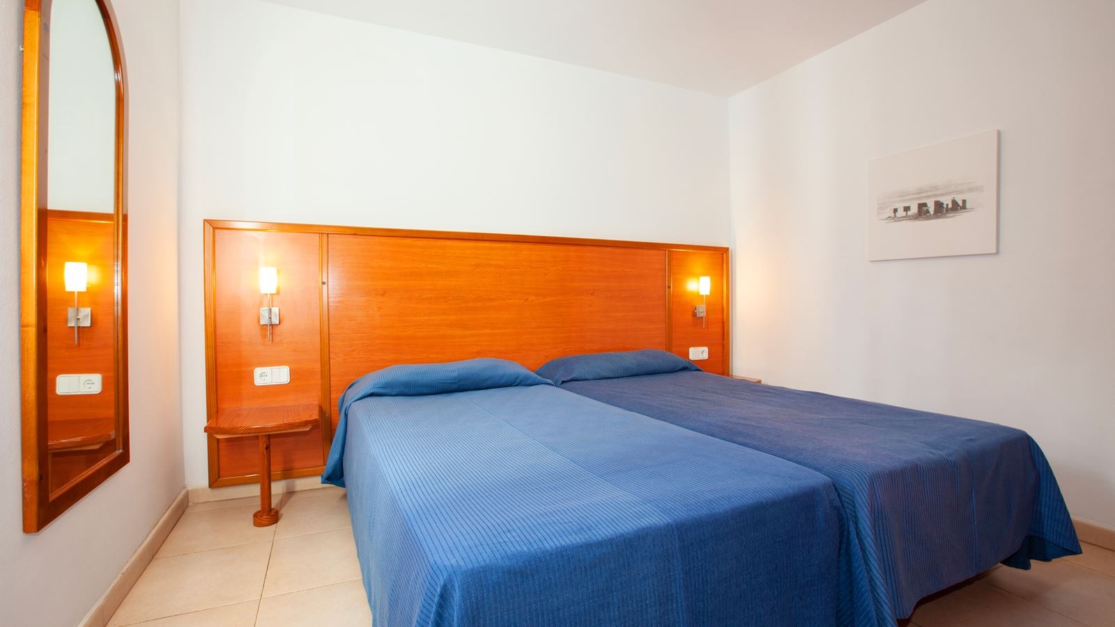 rooms-standard-one-bedroom-apartment-with-balcony-or-terrace-a1st