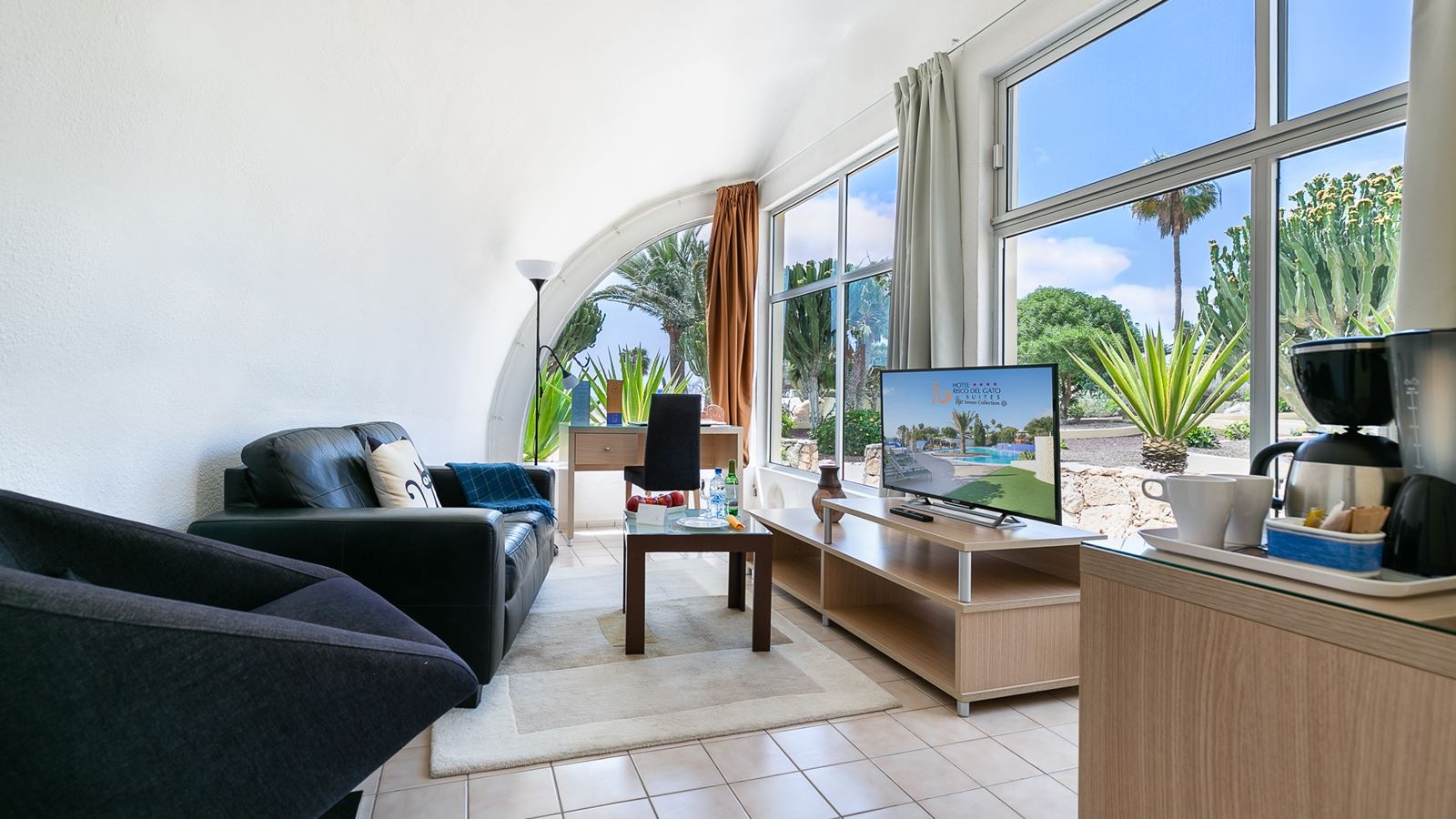 rooms-senior-suite-whit-terrace-ssui