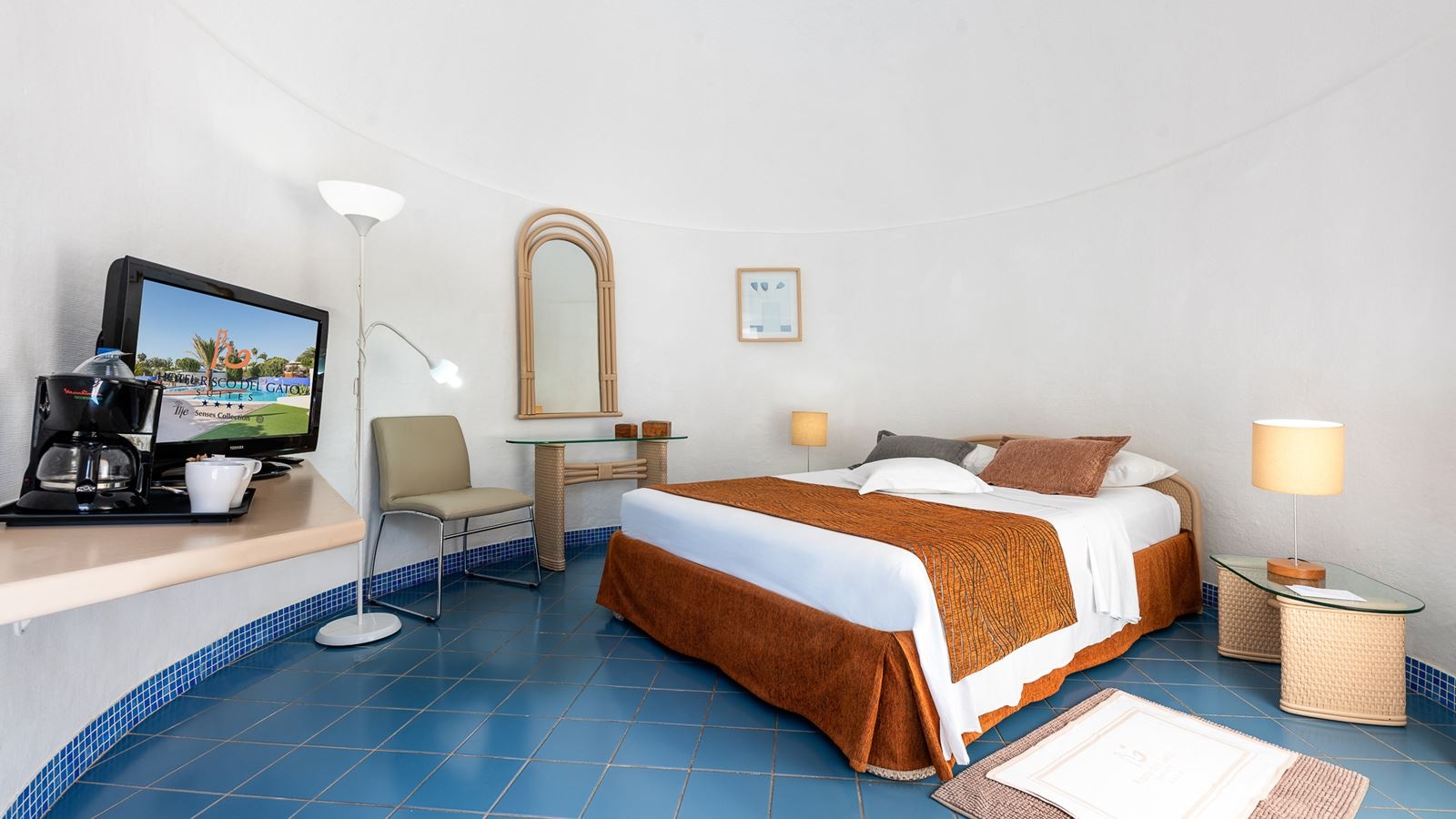 rooms-senior-suite-whit-terrace-ssui