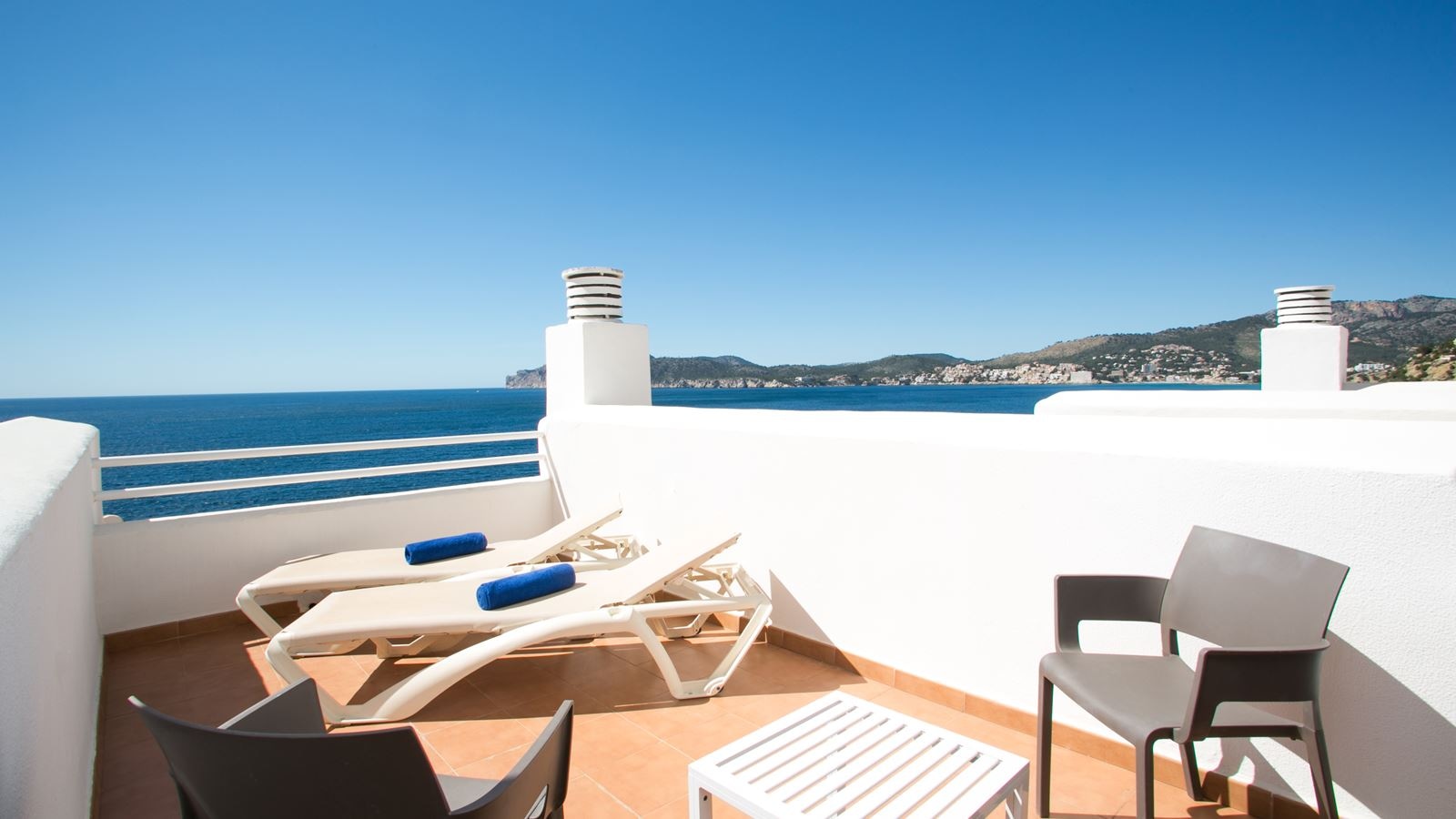 rooms-suite-sea-view-balcony-or-terrace