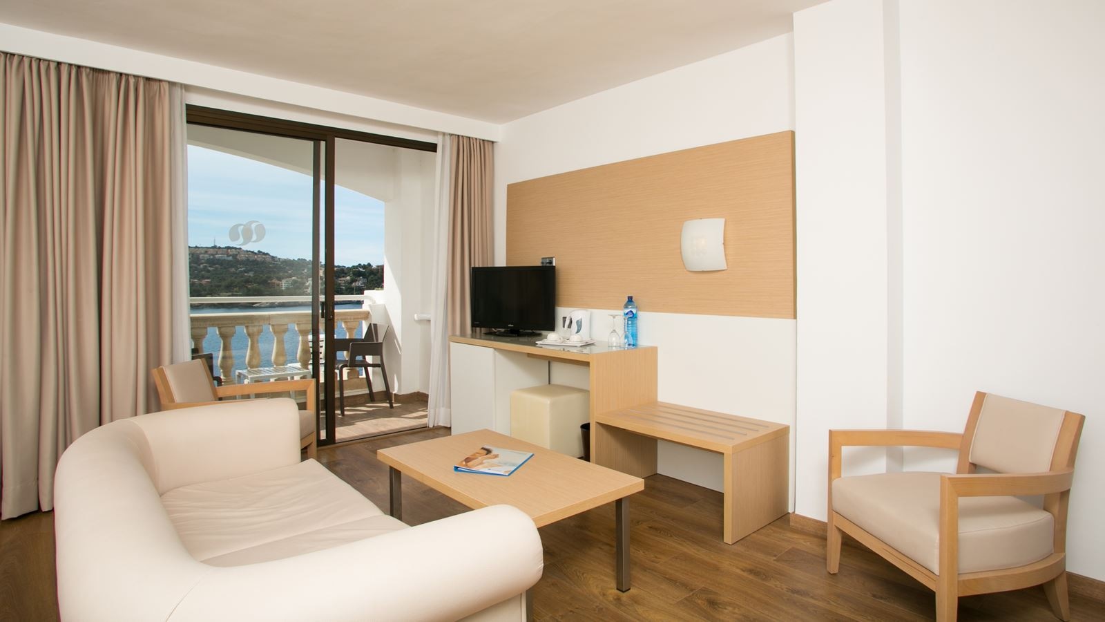 rooms-junior-suite-sea-view