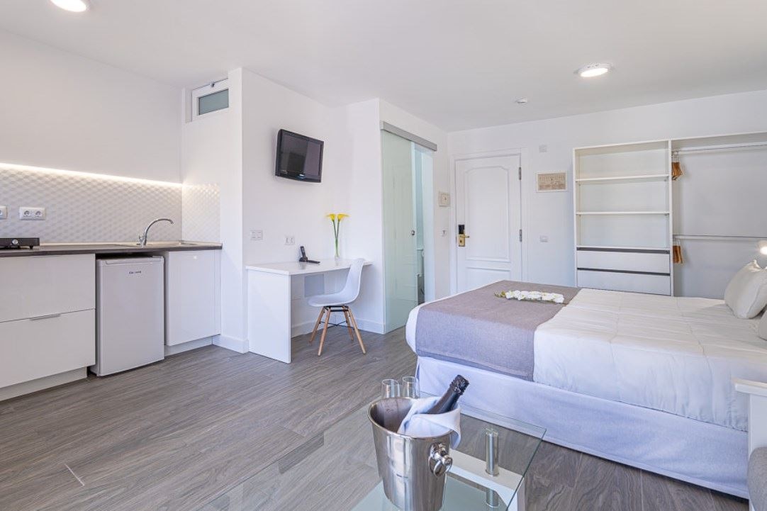 rooms-superior-studio-balcony