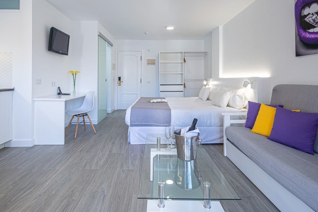 rooms-superior-studio-balcony