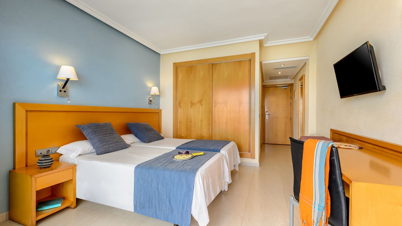 rooms-twin-room-balcony-or-terrace