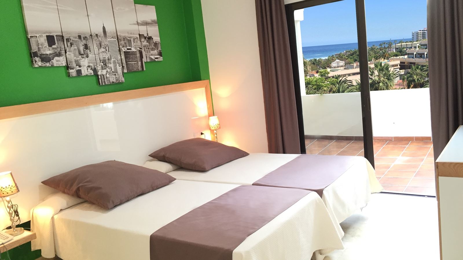 rooms-apartment-superior-balcony-or-terrace