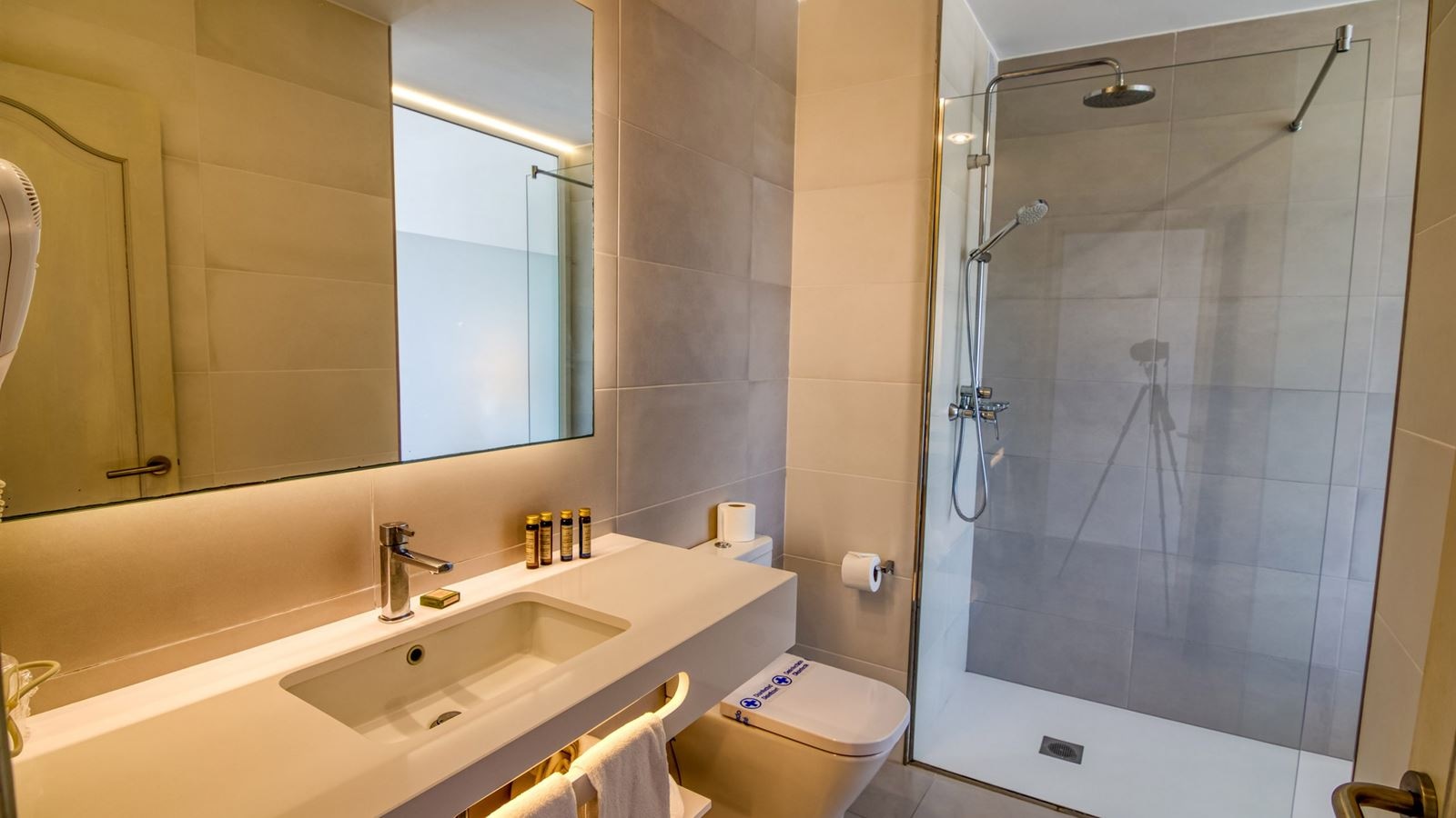 rooms-dm--twin-direct-sea-view-balcony-or-terrace