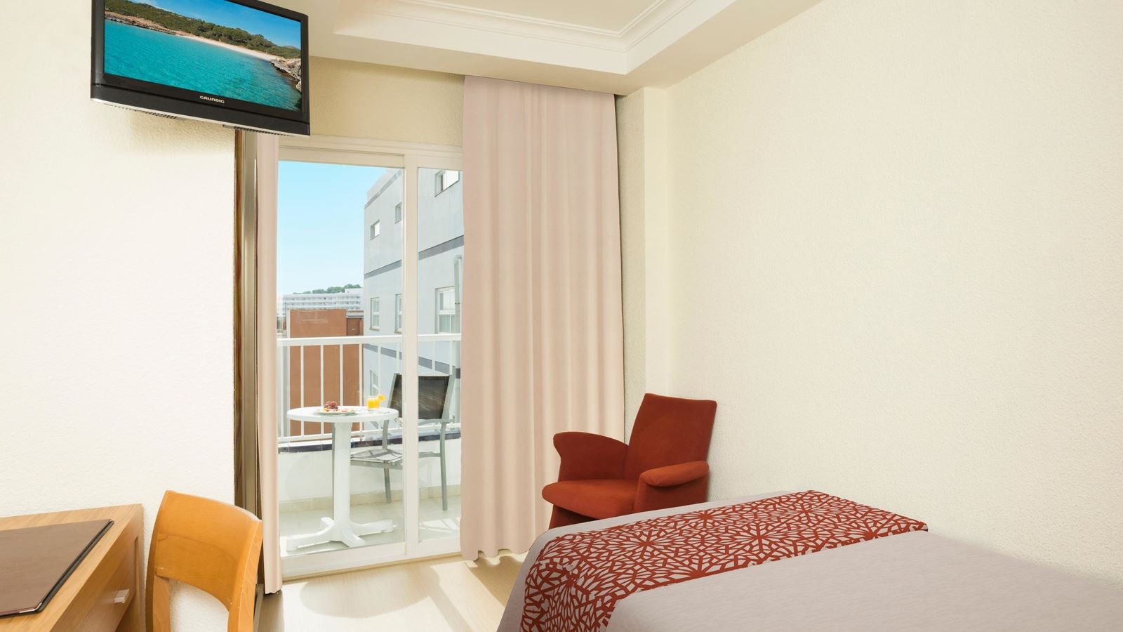 rooms-triple-room-balcony-or-terrace