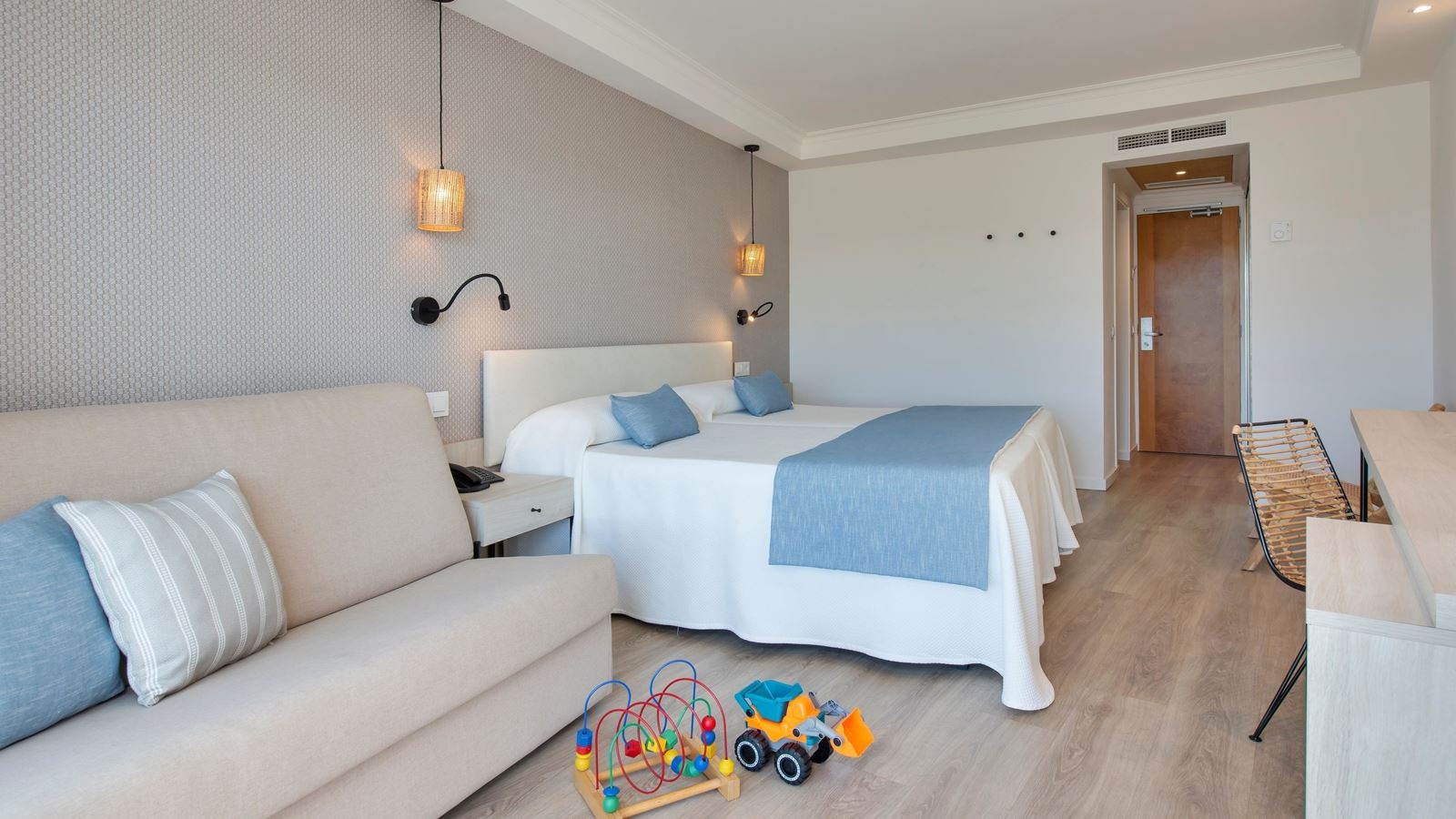 rooms-superior-family-room