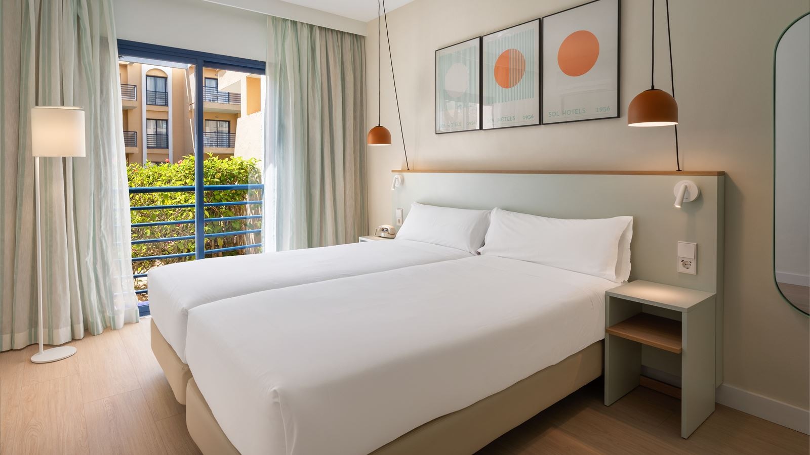 rooms-ste-suite-with-kitchen