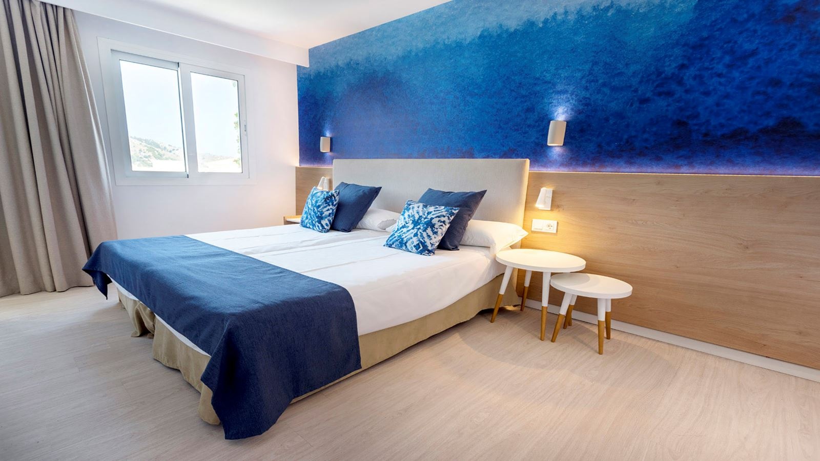 rooms-2-bedroom-suite-balcony-or-terrace