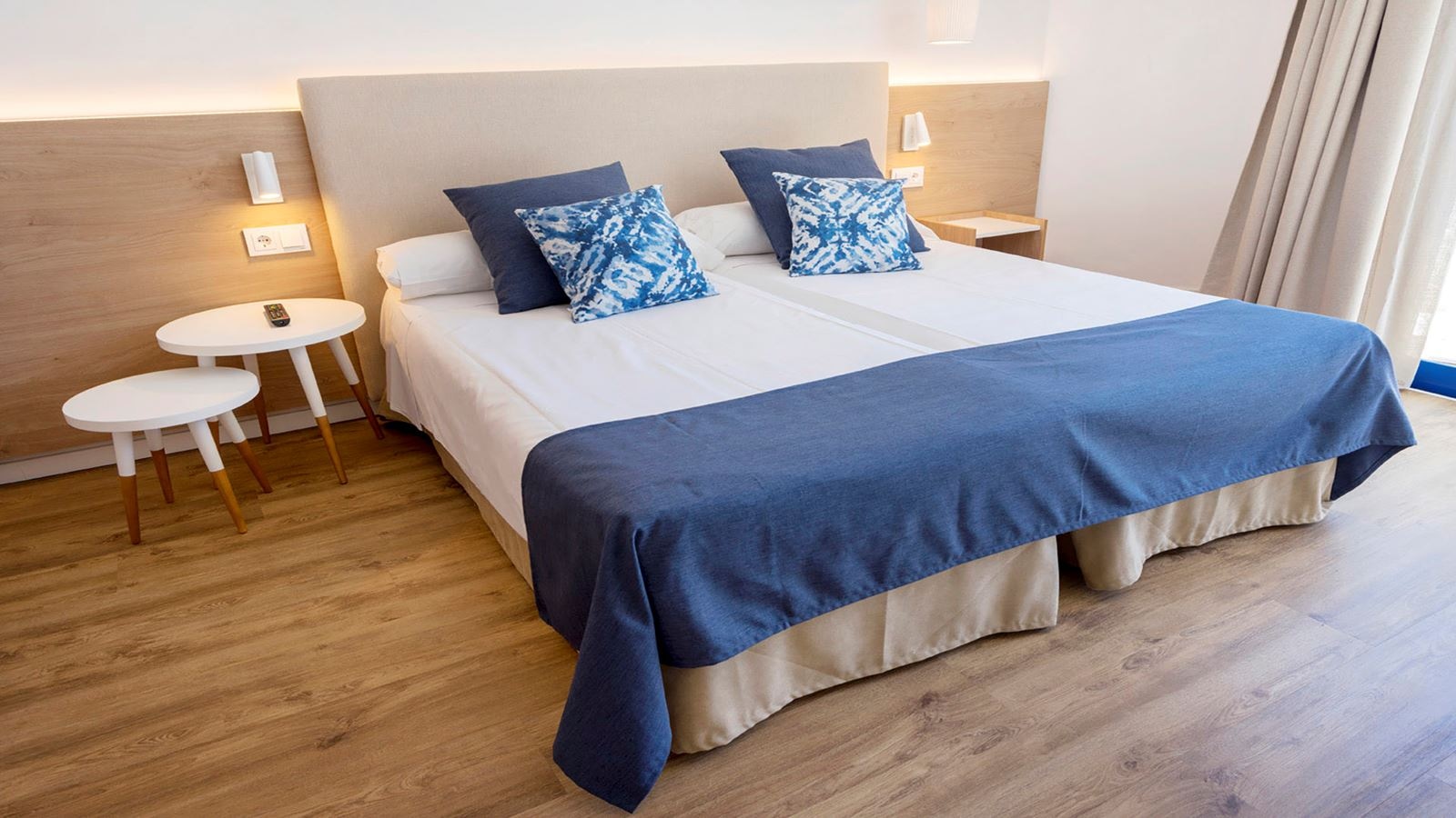 rooms-junior-suite-balcony-or-terrace