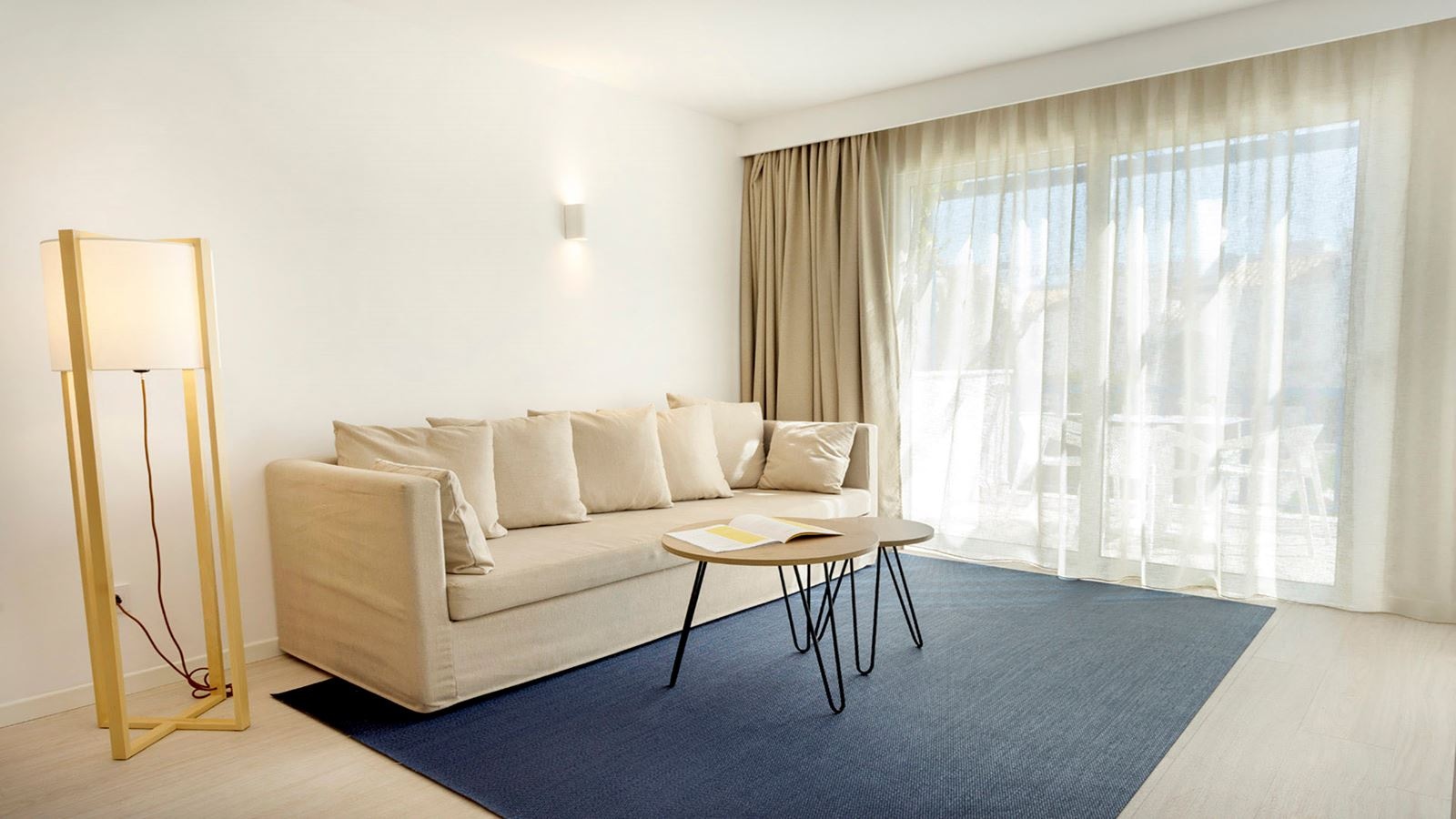 rooms-2-bedroom-suite-balcony-or-terrace