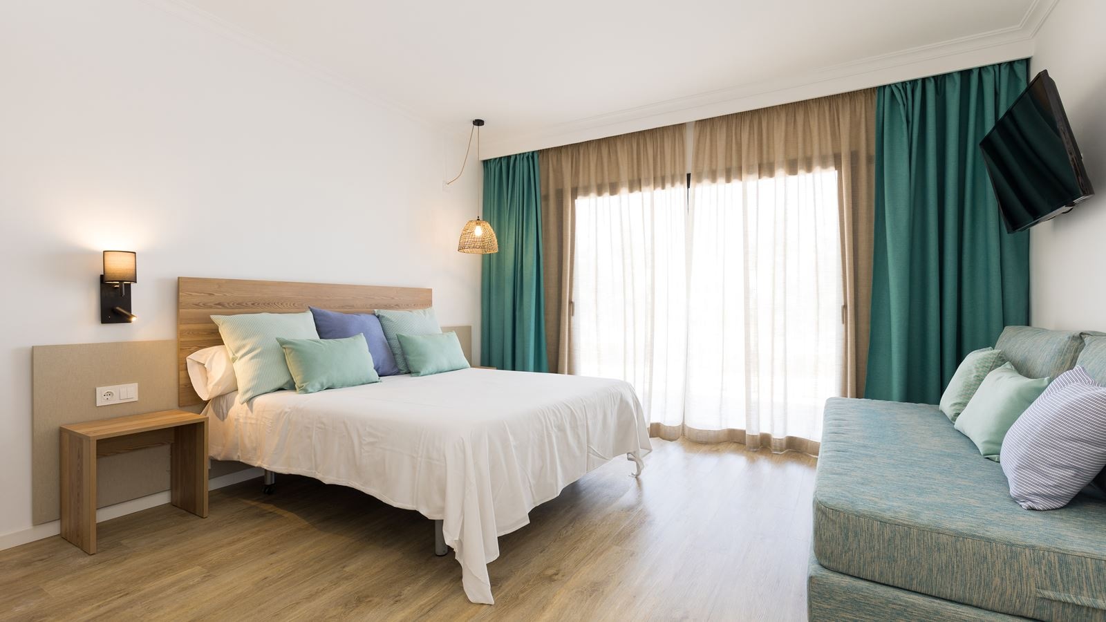 rooms-double-room-balcony-or-terrace