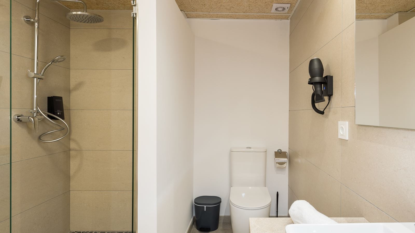 rooms-apartment-2-bedrooms--balcony-or-terrace