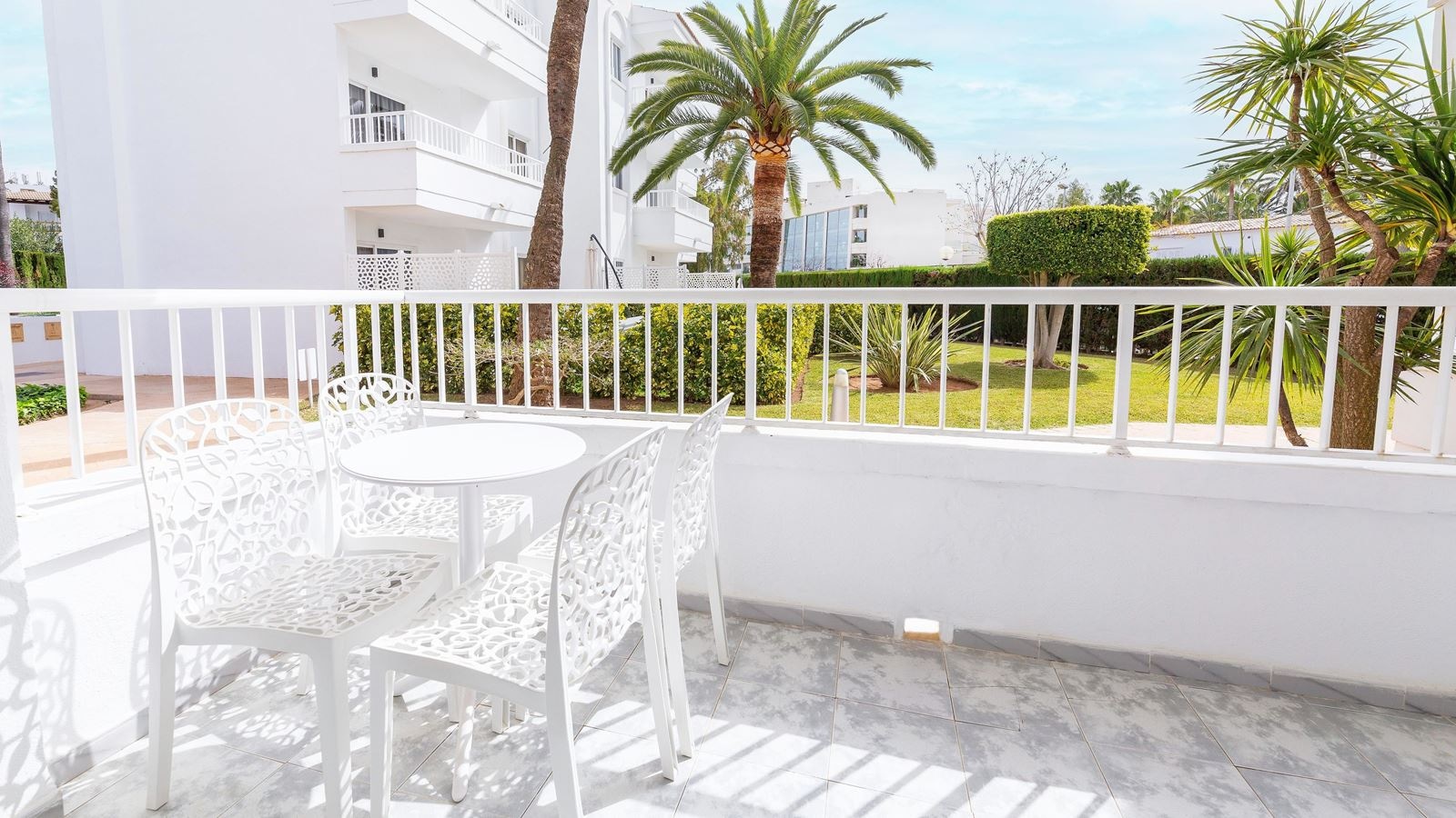 rooms-apartment-balcony-or-terrace