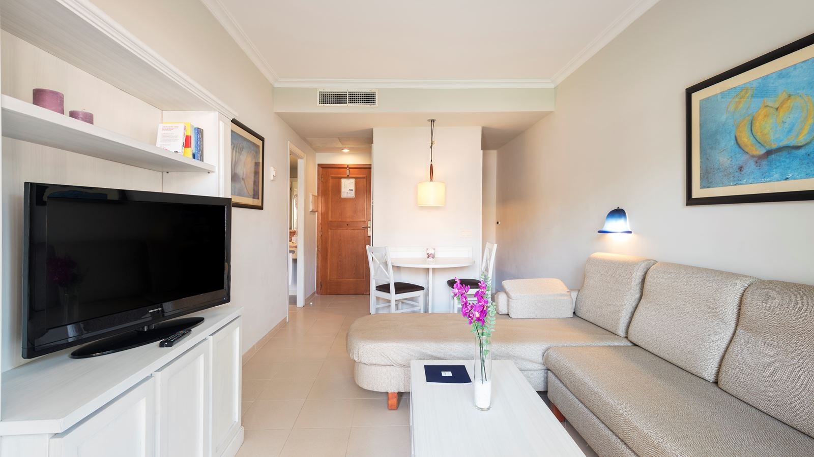 rooms-apartment-one-bedroom-with-balcony-or-terrace