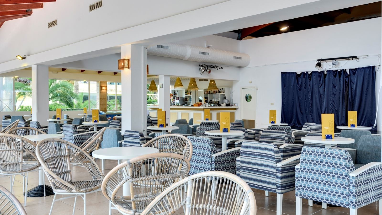 restaurants-hibiscus-bar-cafeteria