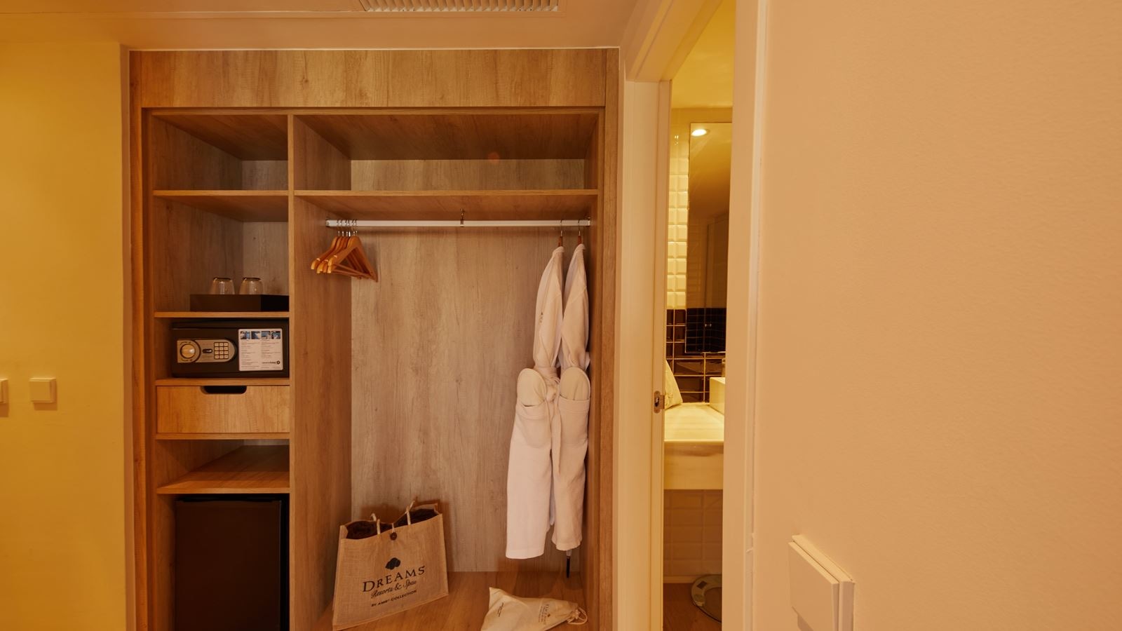 rooms-preferred-club-doble-premium-frontal-room-sea-view-balcony-or-terrace